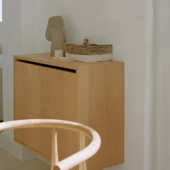 Schrank mit Türen hoch