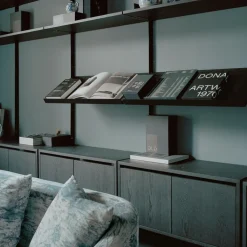 Schrank mit Türen niedrig