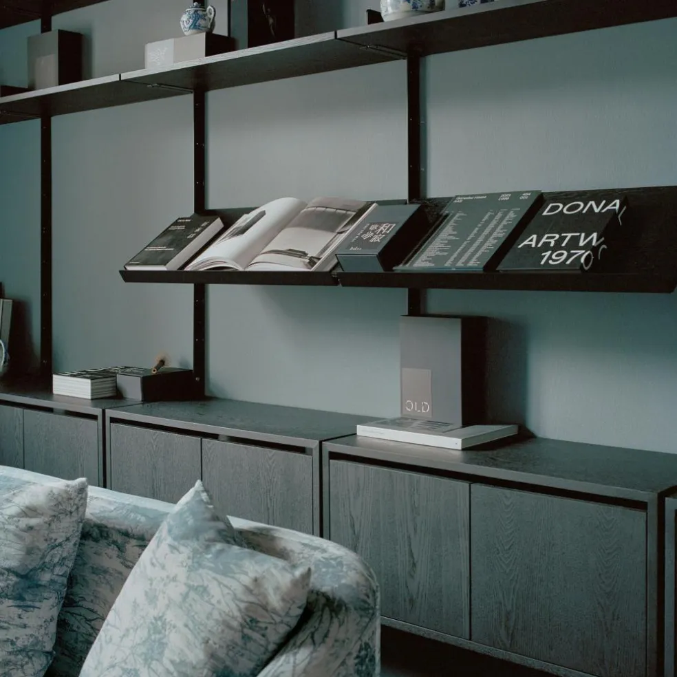 Schrank mit Türen niedrig