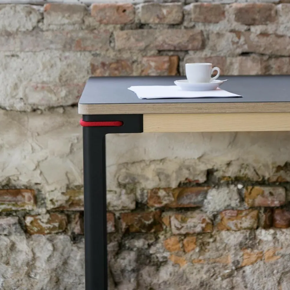 Seiltänzer Tisch quadratisch