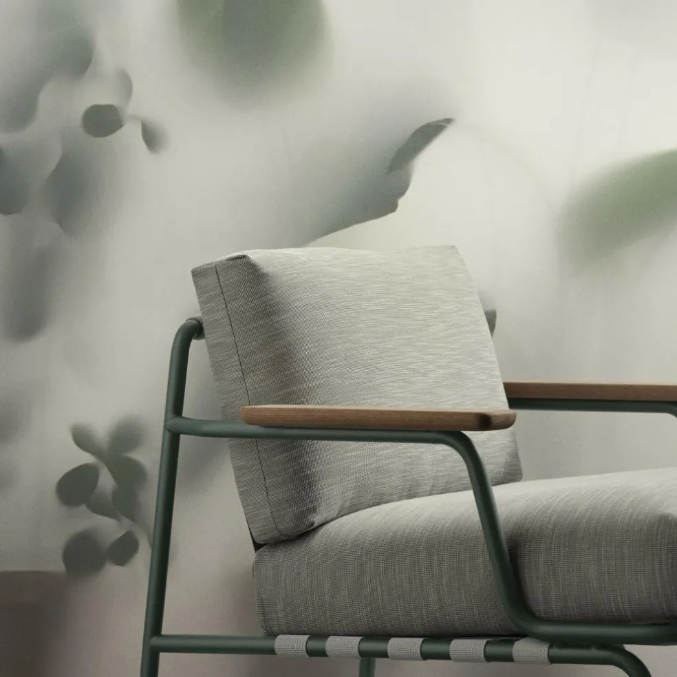 Settle Outdoor Lounge Chair