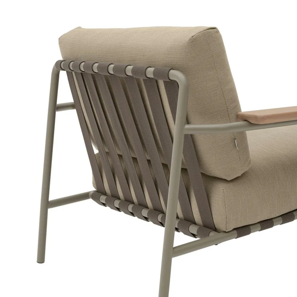 Settle Outdoor Lounge Chair