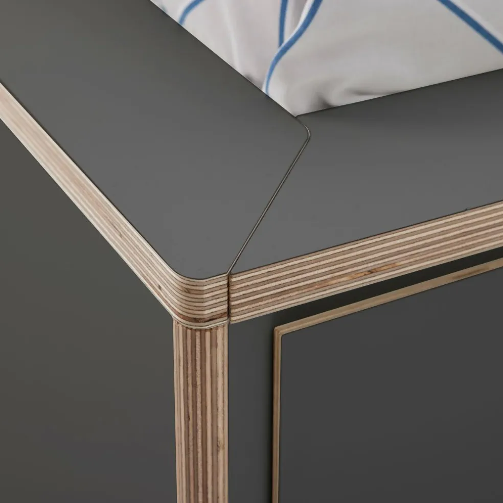 Spaze Doppelbett mit hohem Kopfteil 160x200cm