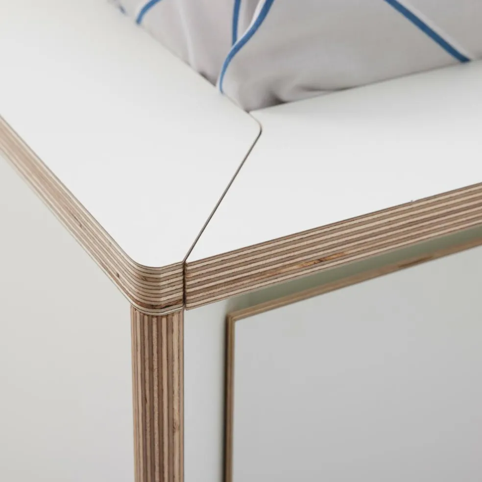 Spaze Doppelbett mit hohem Kopfteil 160x200cm