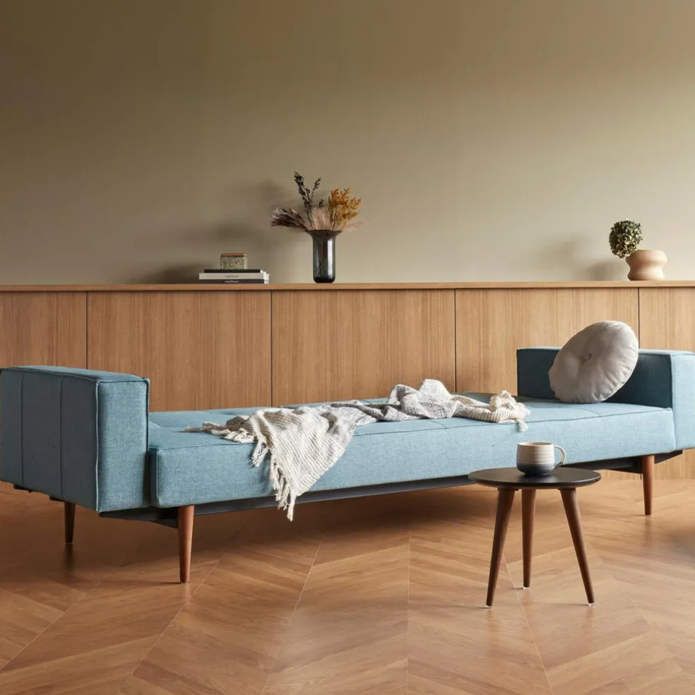 Splitback Styletto Schlafsofa mit Armlehnen Holz dunkel