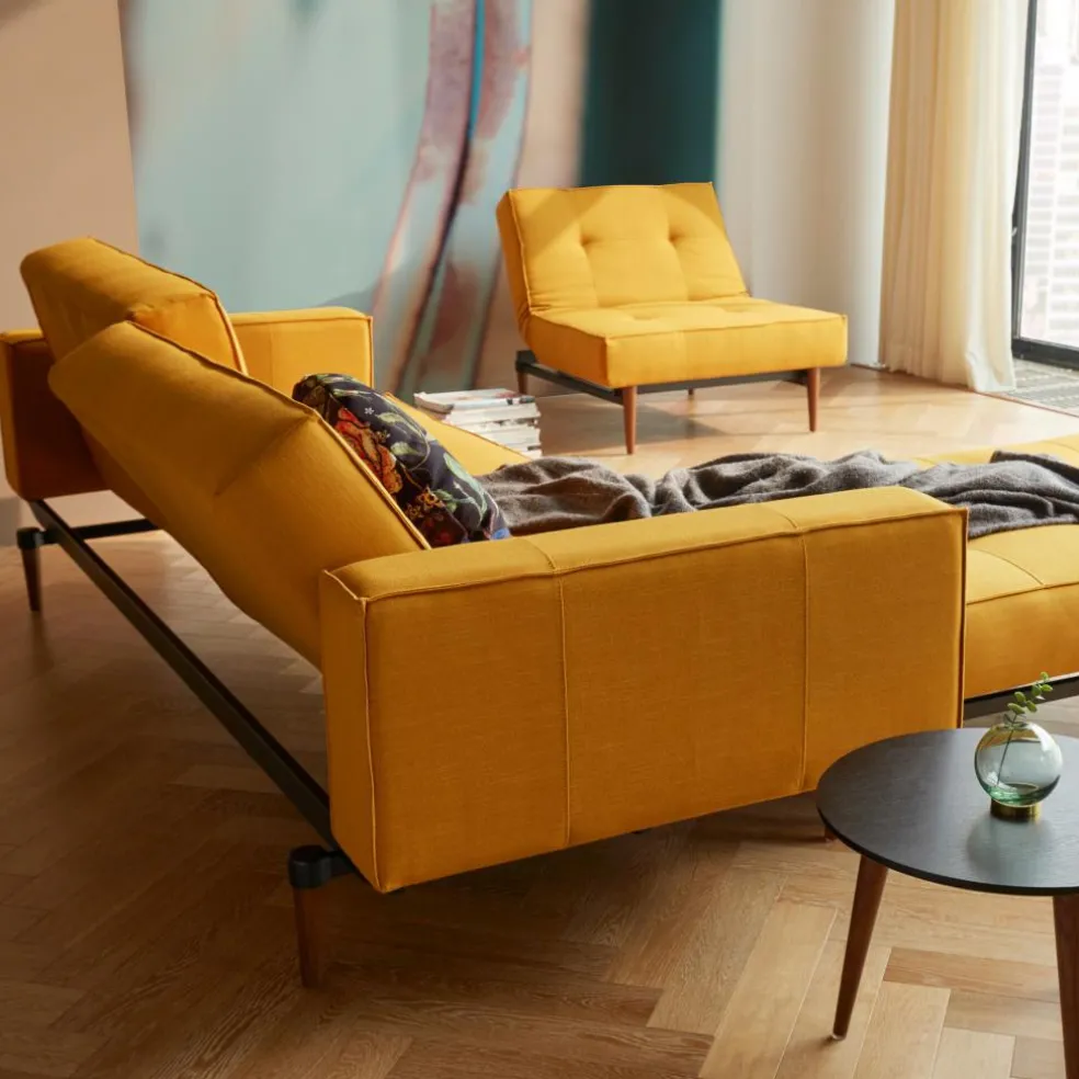 Splitback Styletto Schlafsofa mit Armlehnen Holz dunkel