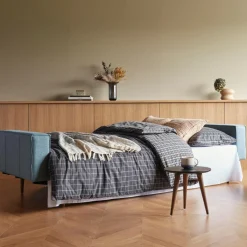 Splitback Styletto Schlafsofa mit Armlehnen Holz dunkel