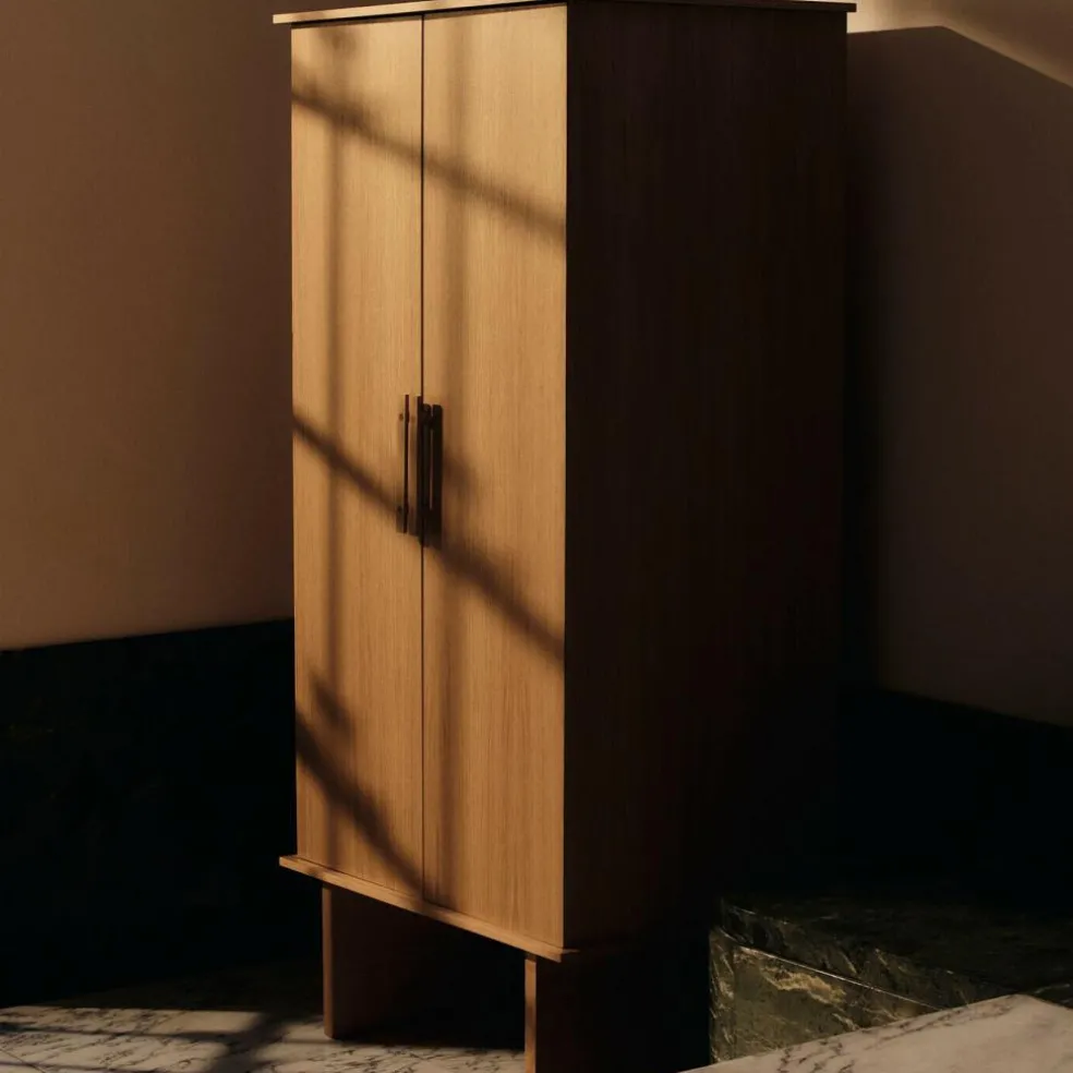 Stilt Kleiderschrank