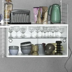 String System Vitrinenschrank mit Schiebtüren