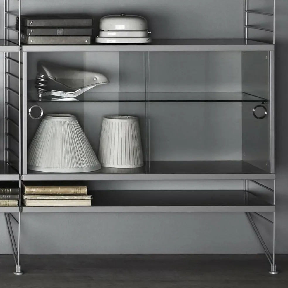 String System Vitrinenschrank mit Schiebtüren