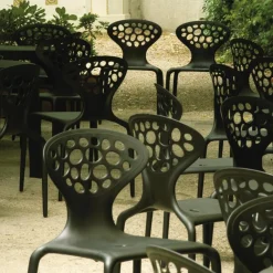 Supernatural Stuhl mit Löchern