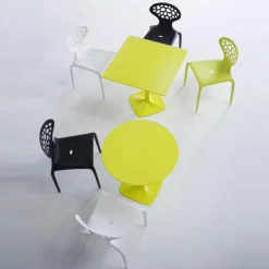 Supernatural Stuhl mit Löchern