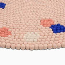 Terra Rose Filzkugelteppich