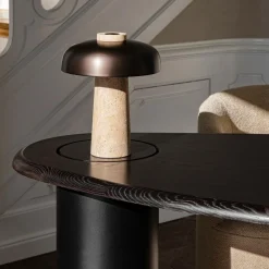 The Eclipse Schreibtisch