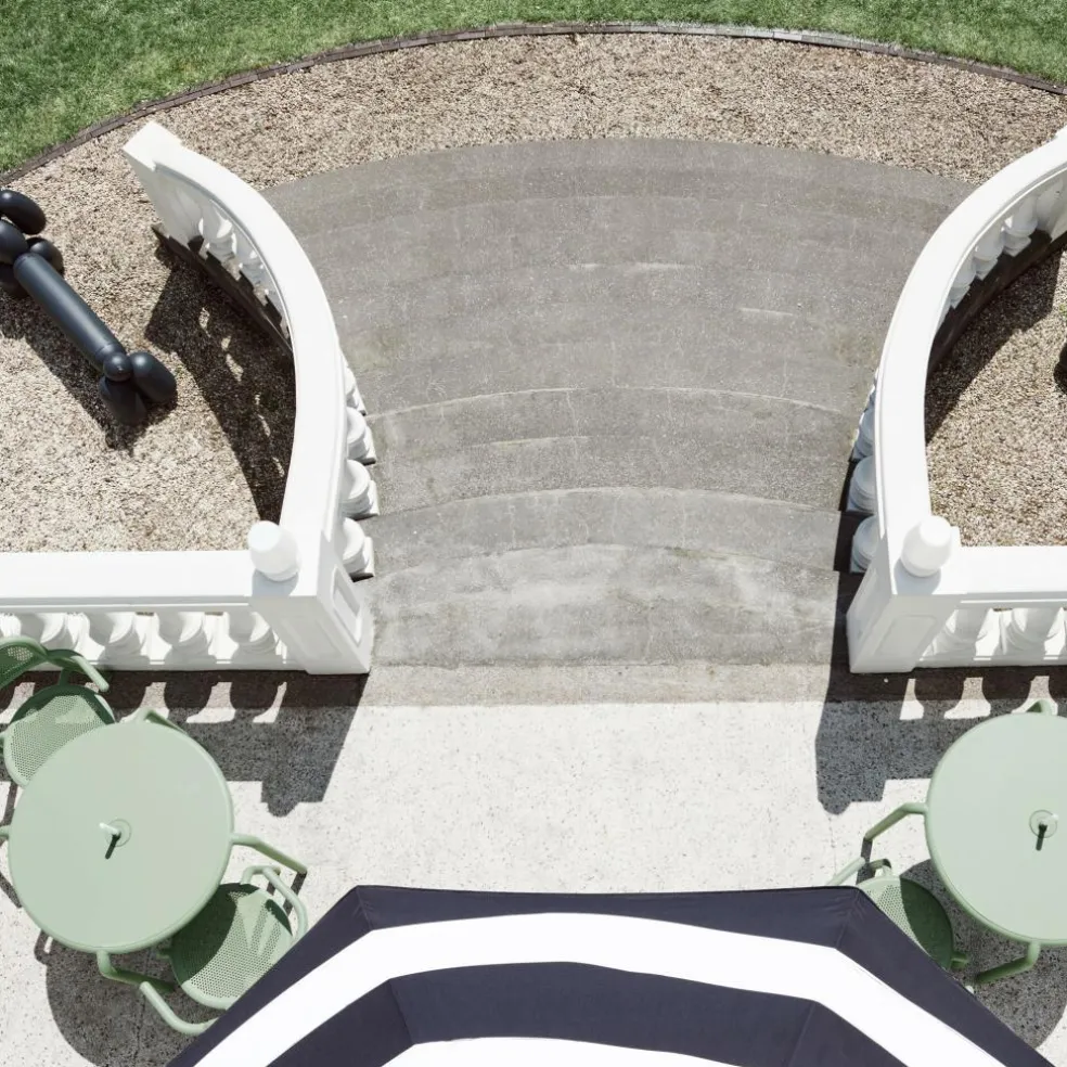 Toní Bistrotisch + Gartenarmlehnstuhl