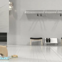 Unu Wandgarderobe mit 4 Haken & Stange