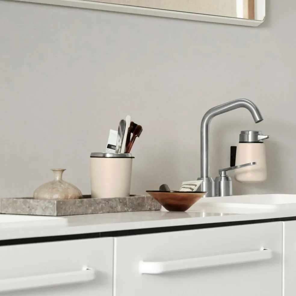 Vipp9w Seifenspender für Wandmontage