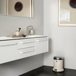 Vipp9w Seifenspender für Wandmontage