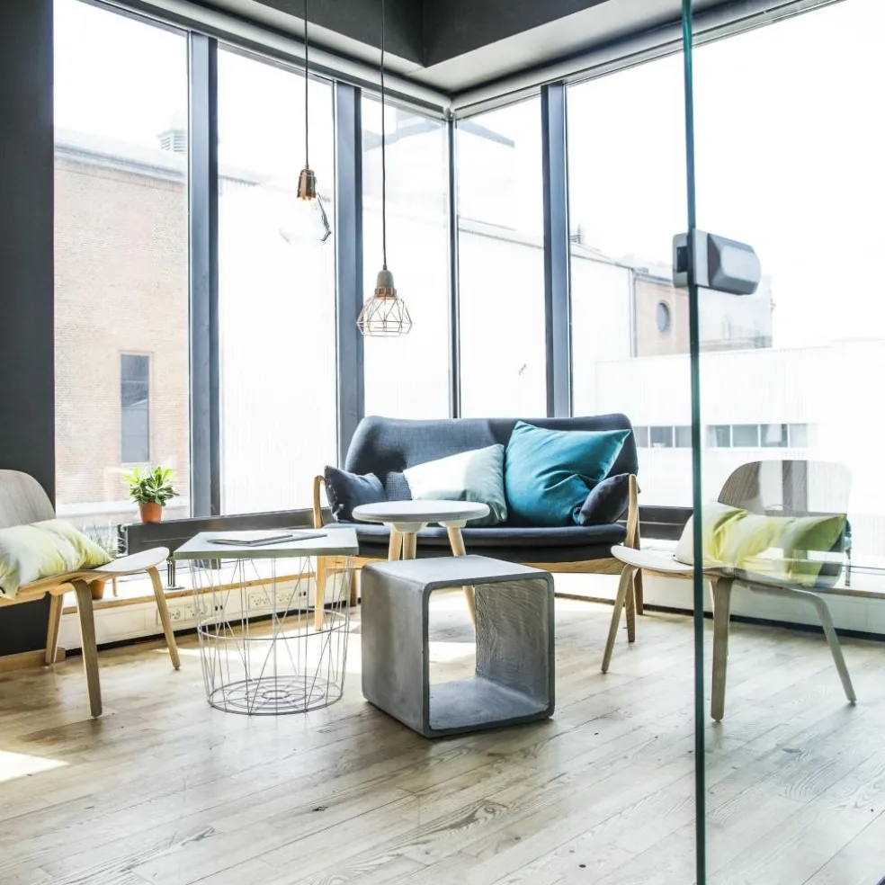 Visu Lounge Chair mit Holzgestell